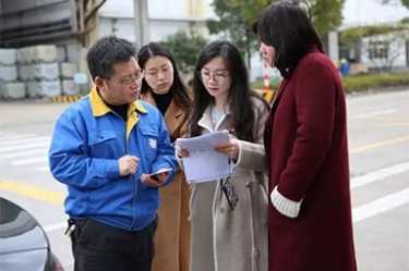 浙江省水利厅水资源管理处副调研员沈仁英携浙江日报记者等莅临304永利集团调研采访