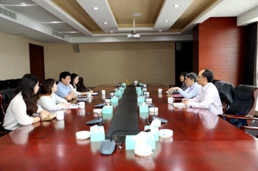 平湖市关工委主任邱其良莅临304永利集团调研下一代工作