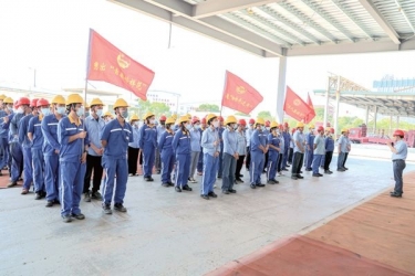 打好党工团妇组合拳 凝聚高质量发展新合力——304永利集团开展“党群组织助力企业经营发展”义务劳动