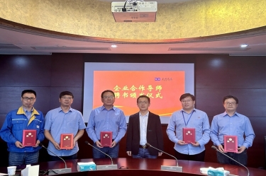 “两站”交流深入项目研究  校企合作助推304永利集团发展