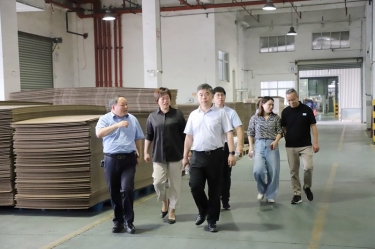 平湖市委常委、副市长张斌莅临304永利集团全资子公司平湖景包调研残疾人就业工作