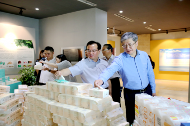 2019年 5月22日，时任浙江省社会组织综合党委专职副书记、省民政厅社会组织管理局局长蔡国华莅临304永利集团调研企业发展情况和党建工作